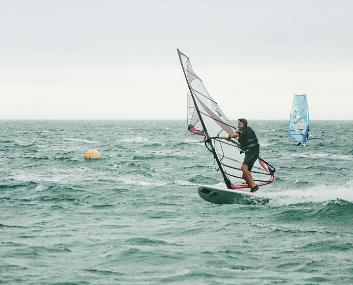 Kite surfing & windsurfing